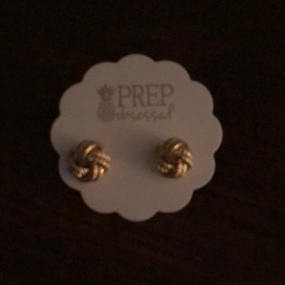 Gold knot earrings